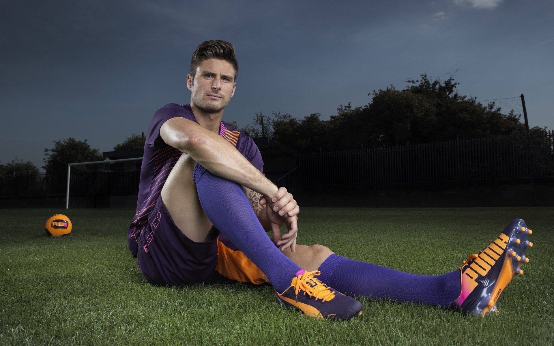 老鹰险胜灰熊，锡安欧冠接管，当篮球的翅膀掠过足球的天空